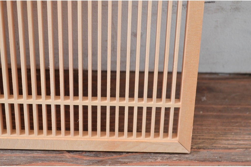 新古　未使用建具　枠(框)なし　細かな縦格子が美しい筬欄間2枚セット　(R-080570)