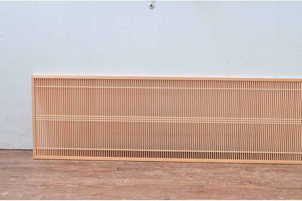 新古　未使用建具　枠(框)なし　細かな縦格子が美しい筬欄間2枚セット　(R-080570)