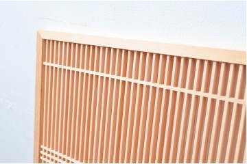 新古　未使用建具　枠(框)なし　細かな縦格子が美しい筬欄間2枚セット　(R-080570)