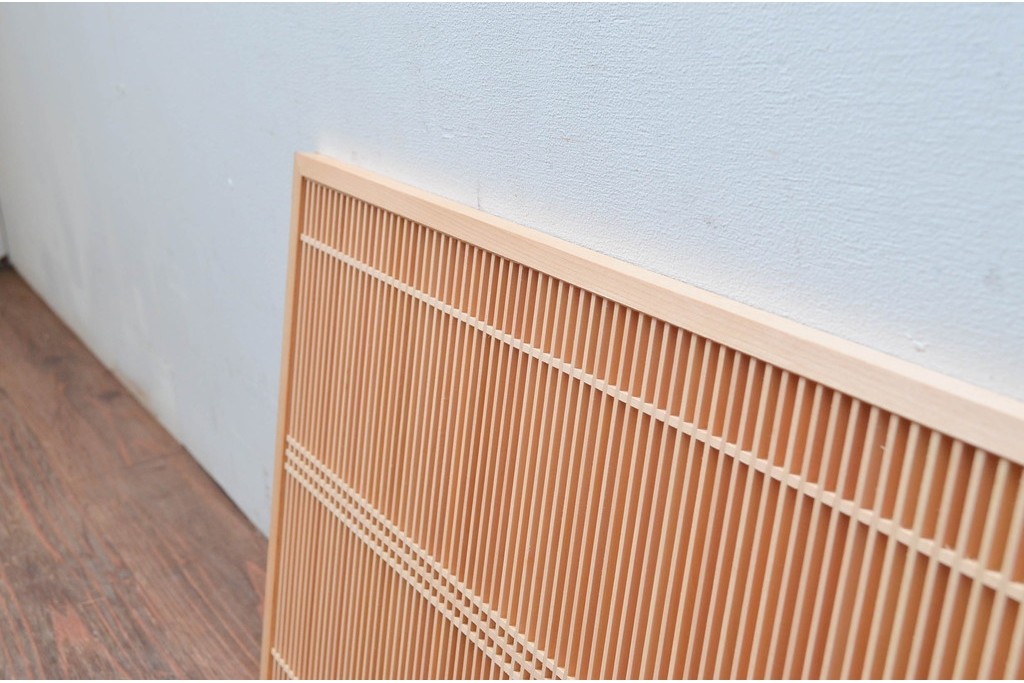 新古　未使用建具　枠(框)なし　細かな縦格子が美しい筬欄間2枚セット　(R-080570)