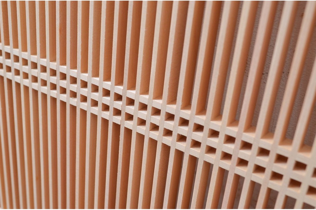 新古　未使用建具　枠(框)なし　細かな縦格子が美しい筬欄間2枚セット　(R-080570)