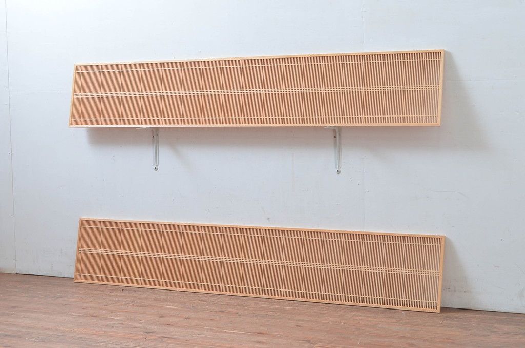 新古　未使用建具　枠(框)なし　細かな縦格子が美しい筬欄間2枚セット　(R-080571)