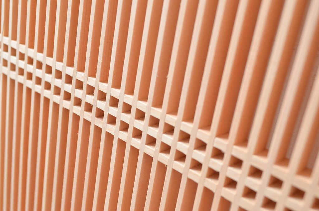 新古　未使用建具　枠(框)なし　細かな縦格子が美しい筬欄間2枚セット　(R-080571)