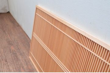 新古　未使用建具　枠(框)なし　細かな縦格子が美しい筬欄間2枚セット　(R-080571)