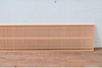 新古　未使用建具　枠(框)なし　細かな縦格子が美しい筬欄間2枚セット　(R-080571)