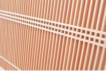 新古　未使用建具　枠(框)なし　細かな縦格子が美しい筬欄間2枚セット　(R-080571)