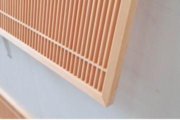 新古　未使用建具　枠(框)なし　細かな縦格子が美しい筬欄間2枚セット　(R-080571)