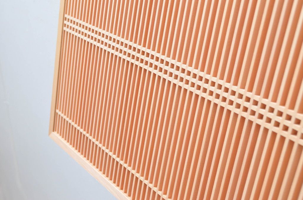 新古　未使用建具　枠(框)なし　細かな縦格子が美しい筬欄間2枚セット　(R-080572)