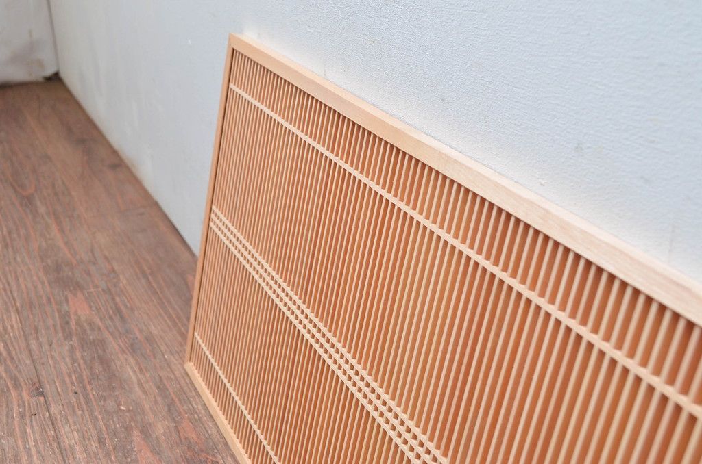 新古　未使用建具　枠(框)なし　細かな縦格子が美しい筬欄間2枚セット　(R-080572)