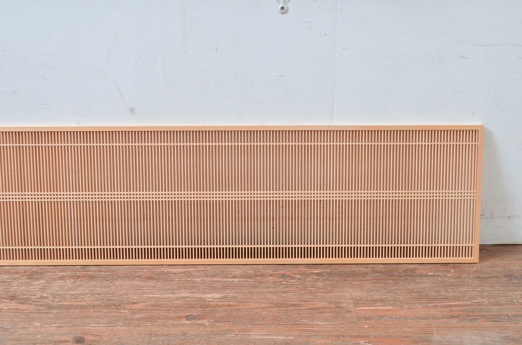新古　未使用建具　枠(框)なし　細かな縦格子が美しい筬欄間2枚セット　(R-080572)