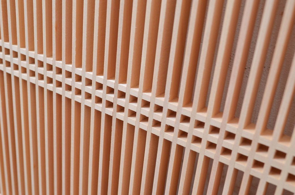 新古　未使用建具　枠(框)なし　細かな縦格子が美しい筬欄間2枚セット　(R-080572)