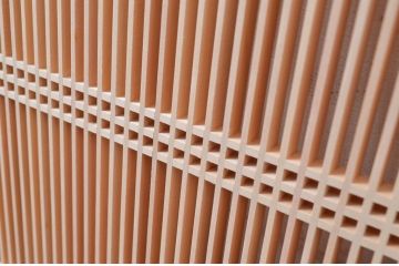 新古　未使用建具　枠(框)なし　細かな縦格子が美しい筬欄間2枚セット　(R-080572)