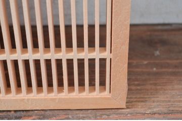 新古　未使用建具　枠(框)なし　細かな縦格子が美しい筬欄間2枚セット　(R-080572)