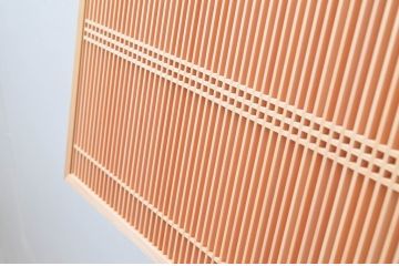 新古　未使用建具　枠(框)なし　細かな縦格子が美しい筬欄間2枚セット　(R-080573)