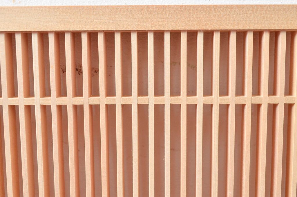 新古　未使用建具　枠(框)なし　細かな縦格子が美しい筬欄間2枚セット　(R-080573)