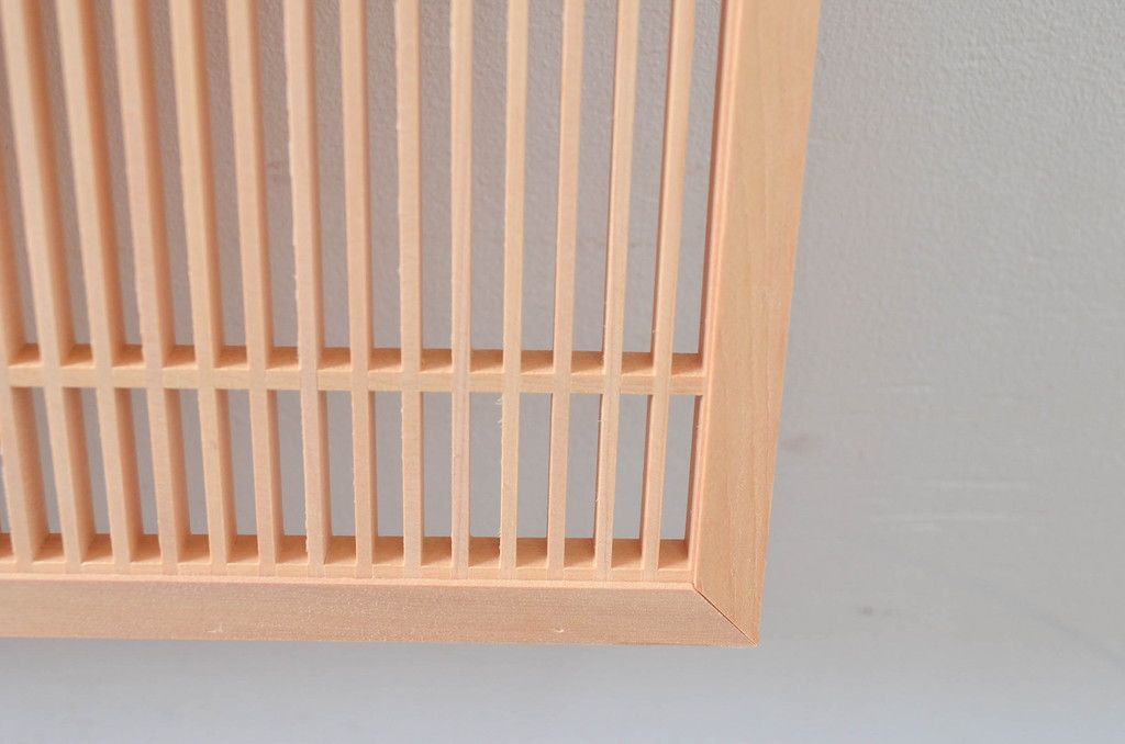 新古　未使用建具　枠(框)なし　細かな縦格子が美しい筬欄間2枚セット　(R-080573)