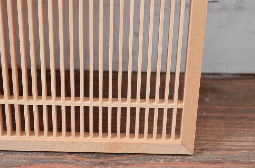 新古　未使用建具　枠(框)なし　細かな縦格子が美しい筬欄間2枚セット　(R-080573)