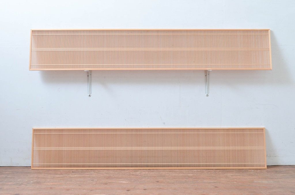 新古　未使用建具　枠(框)なし　細かな縦格子が美しい筬欄間2枚セット　(R-080573)