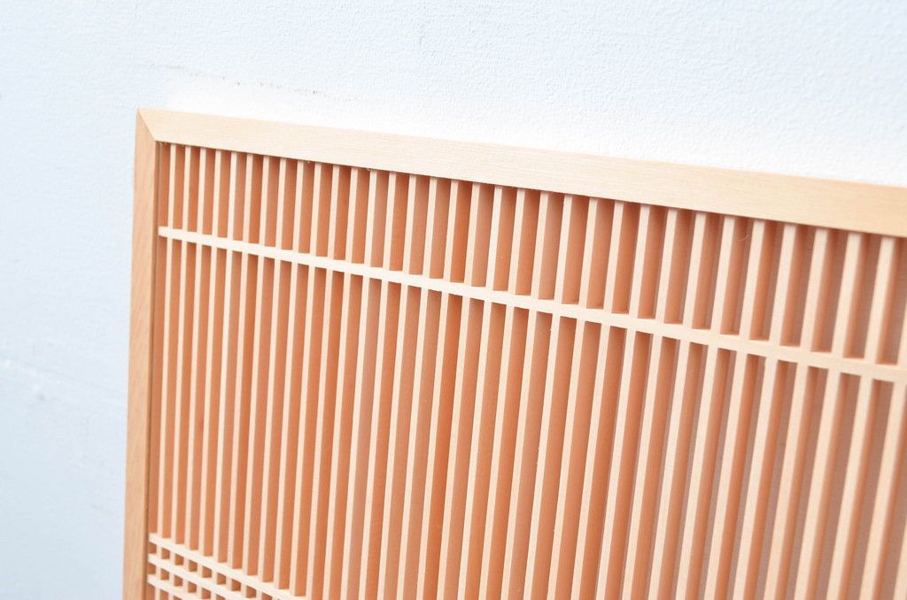 新古　未使用建具　枠(框)なし　細かな縦格子が美しい筬欄間2枚セット　(R-080573)