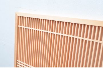 新古　未使用建具　枠(框)なし　細かな縦格子が美しい筬欄間2枚セット　(R-080573)