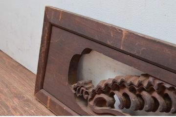 アンティーク建具　希少デザイン!!　波にひまわり?の図　繊細かつ大胆な彫り込みが目を引く彫刻欄間1枚(明かり取り、明り取り)(R-080576)