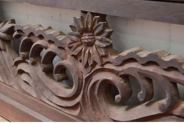 アンティーク建具　希少デザイン!!　波にひまわり?の図　繊細かつ大胆な彫り込みが目を引く彫刻欄間1枚(明かり取り、明り取り)(R-080576)