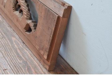 アンティーク建具　希少デザイン!!　波にひまわり?の図　繊細かつ大胆な彫り込みが目を引く彫刻欄間1枚(明かり取り、明り取り)(R-080576)