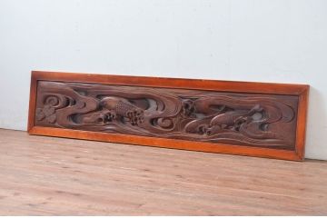 アンティーク建具　希少デザイン!!　欅(ケヤキ)材　ヒノキ枠　奔流に鯉の図柄が目を惹かれる両面彫刻欄間1枚(明かり取り、明り取り)(R-080577)