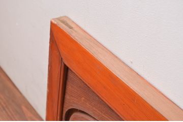 アンティーク建具　希少デザイン!!　欅(ケヤキ)材　ヒノキ枠　奔流に鯉の図柄が目を惹かれる両面彫刻欄間1枚(明かり取り、明り取り)(R-080577)
