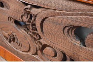 アンティーク建具　希少デザイン!!　欅(ケヤキ)材　ヒノキ枠　奔流に鯉の図柄が目を惹かれる両面彫刻欄間1枚(明かり取り、明り取り)(R-080577)