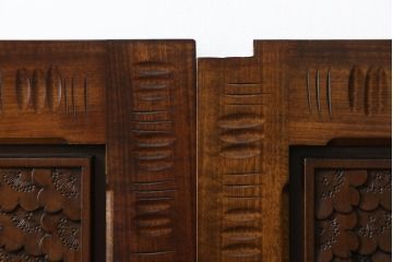 中古　美品　軽井沢彫り　民芸家具　上品な和の雰囲気を高める引き戸2枚セット(建具、窓)(R-080580)