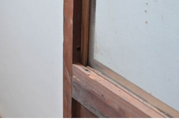 アンティーク建具　レトロなデザインのガラス帯の扉1枚(ドア、板戸、ガラス戸、木製扉、建具)(R-080588)