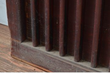 アンティーク建具　縦格子入り　和モダンな空間づくりにぴったりの板戸窓2枚セット(格子戸、引き戸)(R-080590)