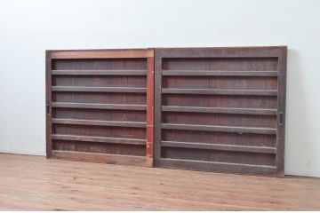 アンティーク建具　和モダンな空間作りにおすすめな横桟の板戸(窓)2枚セット(舞良戸、引き戸、建具)(R-080591)