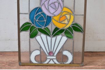 ジャンク品　和製ビンテージ　カラフルな色合いが可愛らしい草花デザインのステンドグラス1枚(明り取り、明かり取り、窓、建具、ヴィンテージ)(R-080592)