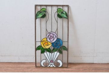 ジャンク品　和製ビンテージ　カラフルな色合いが可愛らしい草花デザインのステンドグラス1枚(明り取り、明かり取り、窓、建具、ヴィンテージ)(R-080592)