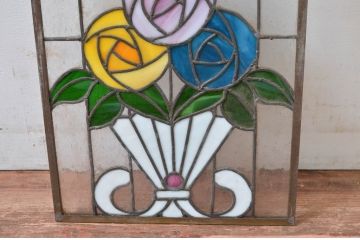 ジャンク品　和製ビンテージ　カラフルな色合いが可愛らしい草花デザインのステンドグラス1枚(明り取り、明かり取り、窓、建具、ヴィンテージ)(R-080592)