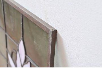 ジャンク品　和製ビンテージ　鮮やかな葉のグリーンが映える可憐な花のステンドグラス1枚(明り取り、明かり取り、窓、建具、ヴィンテージ)(R-080593)