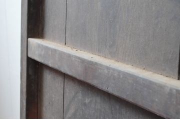 ジャンク品　アンティーク建具　栗材　松材　時を経た風合いが楽しめる蔵戸1枚(引き戸、玄関戸、建具)(R-080594)