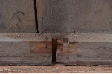 ジャンク品　アンティーク建具　栗材　松材　時を経た風合いが楽しめる蔵戸1枚(引き戸、玄関戸、建具)(R-080594)