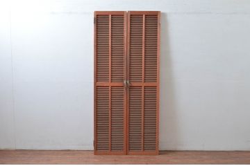 ビンテージ建具　木の温もり感じるルーバー扉1対2枚セット(雨戸、木製、ヴィンテージ)(R-080595)