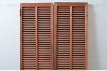 ビンテージ建具　木の温もり感じるルーバー扉1対2枚セット(雨戸、木製、ヴィンテージ)(R-080595)