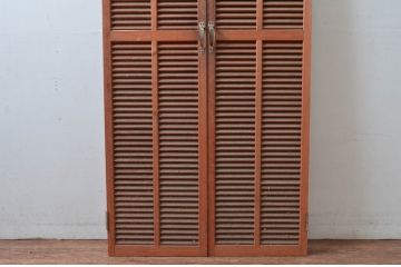 ビンテージ建具　木の温もり感じるルーバー扉1対2枚セット(雨戸、木製、ヴィンテージ)(R-080595)