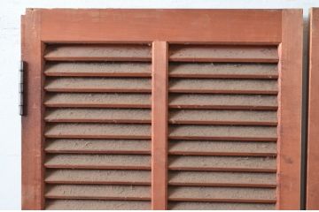 ビンテージ建具　木の温もり感じるルーバー扉1対2枚セット(雨戸、木製、ヴィンテージ)(R-080595)