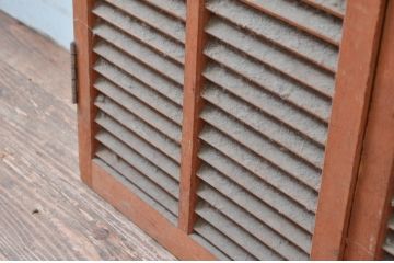 ビンテージ建具　木の温もり感じるルーバー扉1対2枚セット(雨戸、木製、ヴィンテージ)(R-080595)