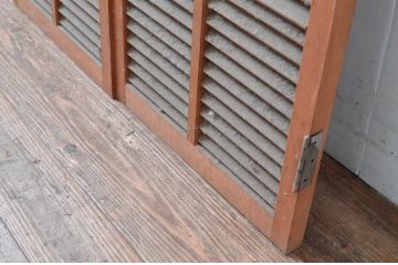 ビンテージ建具　木の温もり感じるルーバー扉1対2枚セット(雨戸、木製、ヴィンテージ)(R-080595)