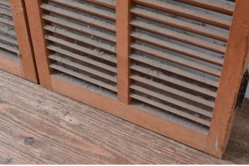 ビンテージ建具　木の温もり感じるルーバー扉1対2枚セット(雨戸、木製、ヴィンテージ)(R-080595)