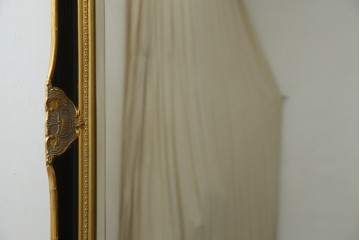 中古　美品　希少な廃番品　ハンドメイド　上品な雰囲気あふれるロココ調のウォールミラー　(R-080598)