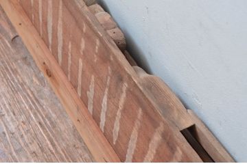 アンティーク建具　特大!　幅256cm　総欅(ケヤキ)材　躍動感ある鶯(ウグイス)と梅の図柄が目を惹く彫刻欄間(明り取り、明かり取り)(R-080600)