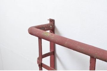 アンティーク建具　ペイント仕上げ限定　経年を感じさせるレトロな面格子(フェンス、窓柵、仕切り)(R-080601)